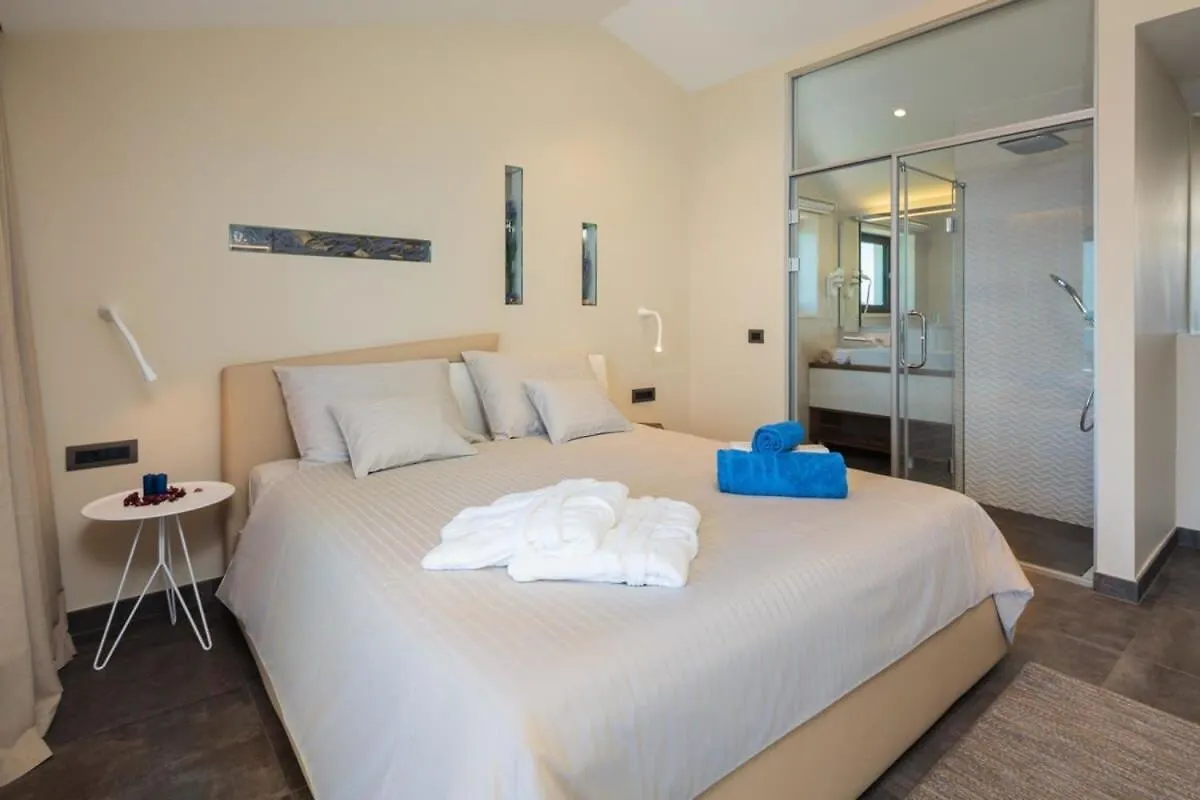 Magnificent Deluxe Villa With Jacuzzi And Steam Room Trogir