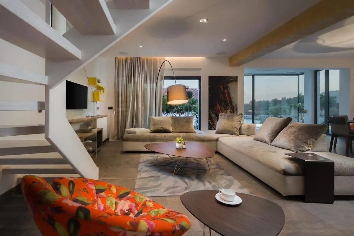 Magnificent Deluxe Villa With Jacuzzi And Steam Room Trogir