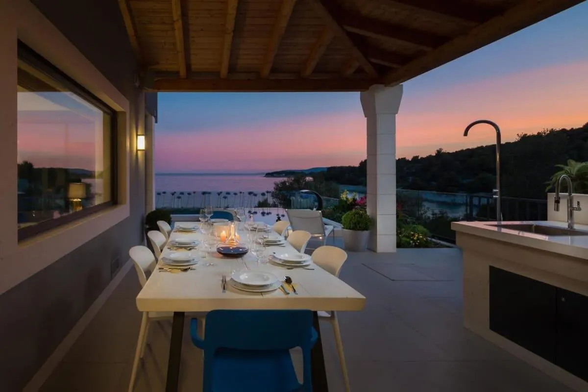 Magnificent Deluxe Villa With Jacuzzi And Steam Room Trogir
