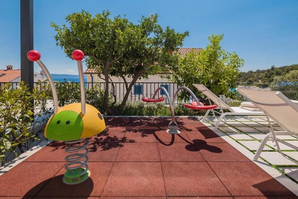 Magnificent Deluxe Villa With Jacuzzi And Steam Room Trogir